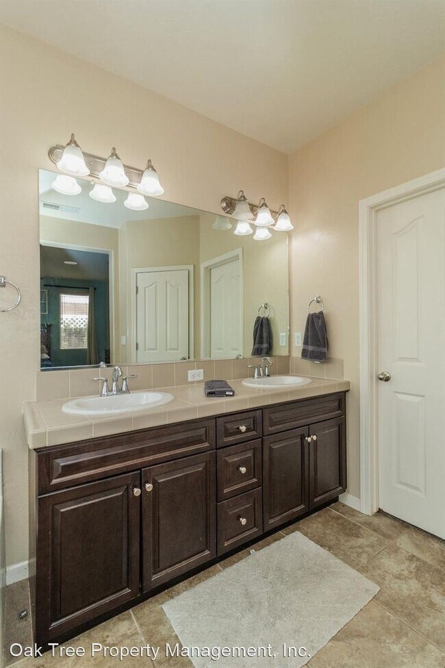 Foto del edificio - 3 br, 2 bath House - 10598 N. Whitney Avenue