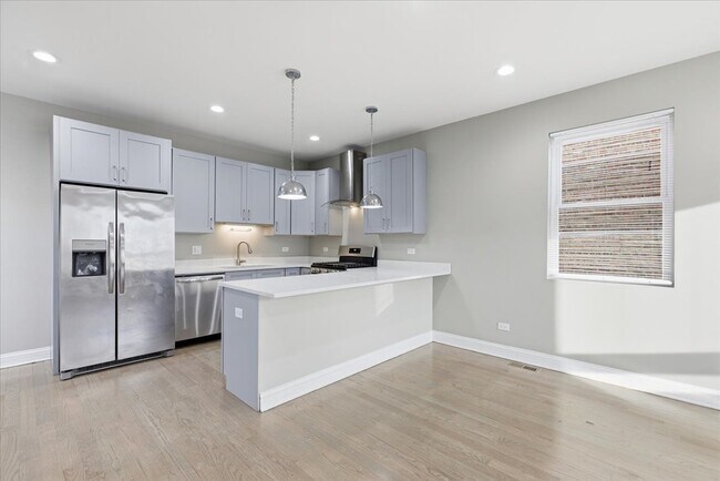 Foto del edificio - 1048 N Lawndale Ave