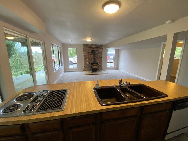 Building Photo - Bright and Welcoming 1 Bed 1 Bath Apartmen...