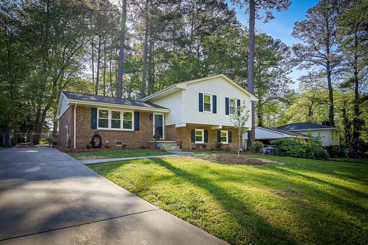 Primary Photo - 3418 Huntleigh Dr