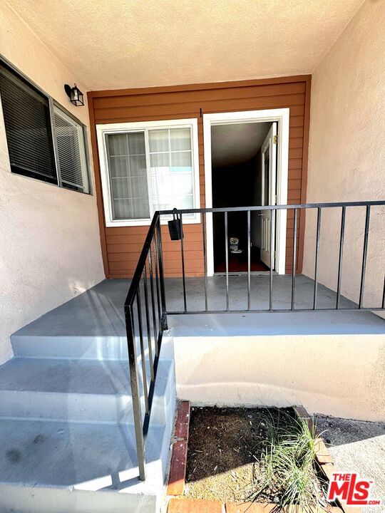 Foto del edificio - 3055 Foothill Blvd