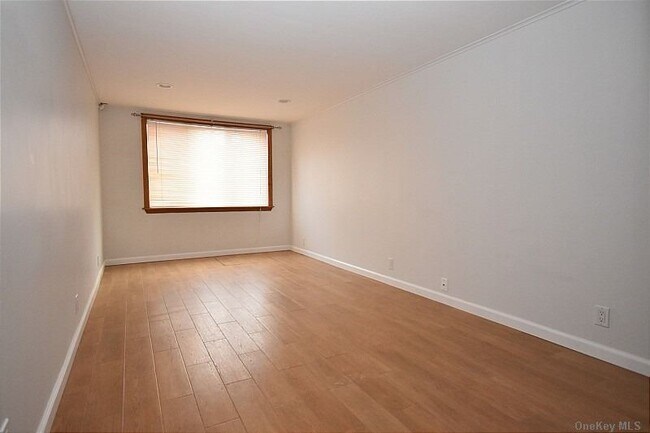 Building Photo - 84-18 Little Neck Pkwy