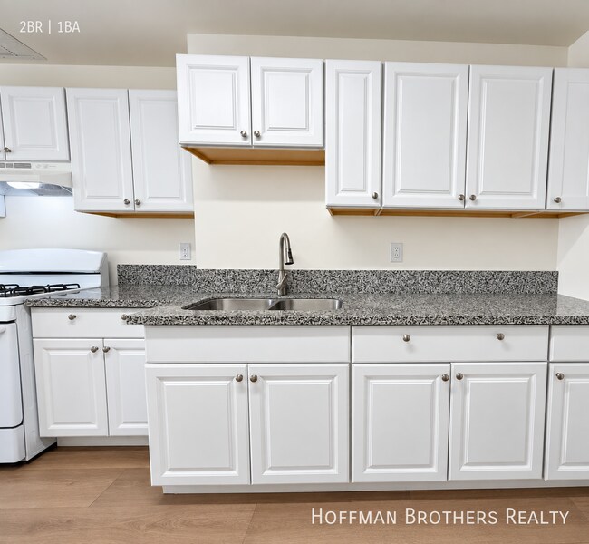 Foto del edificio - 7339 Woodman Ave