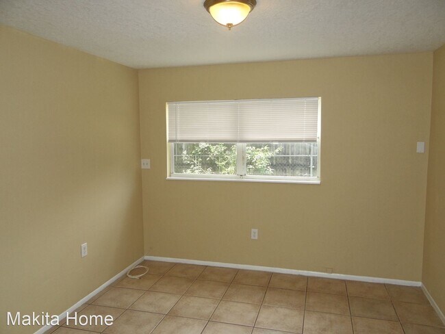 Foto del edificio - 4 br, 2 bath House - 9217 N 13th Street