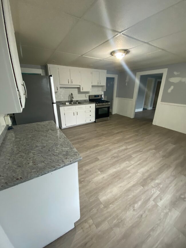 Building Photo - 128 Bowers St