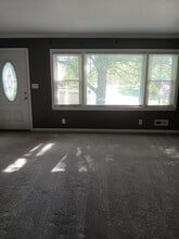 Building Photo - 121 Wildwood Ln