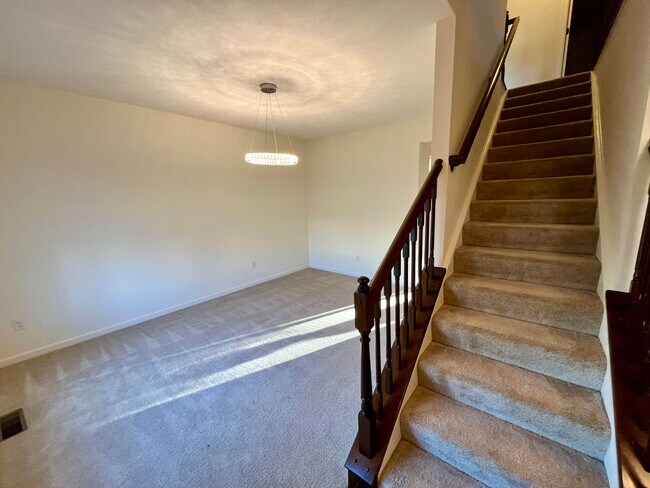 comedor - 4189 Pheasant Ridge Ct