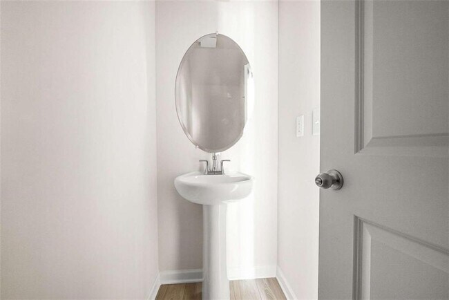 Foto del edificio - 1328 Riverstone Rd