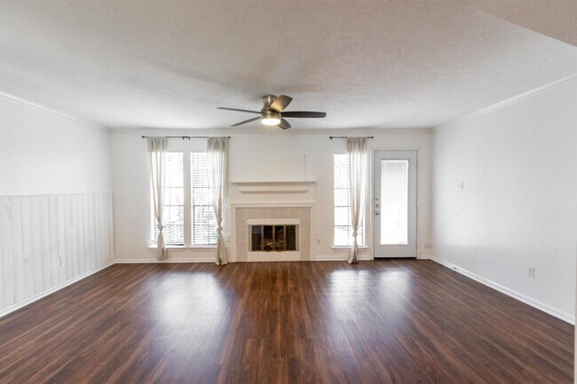 Building Photo - 17283 Saturn Ln