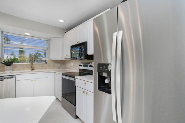 Foto del edificio - 27 Pebble Beach Blvd