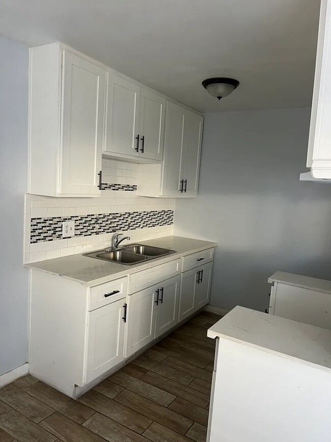 Building Photo - 9318 Victoria Ave