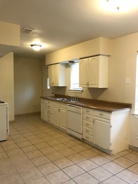 Building Photo - Cascade into Mesquite!!