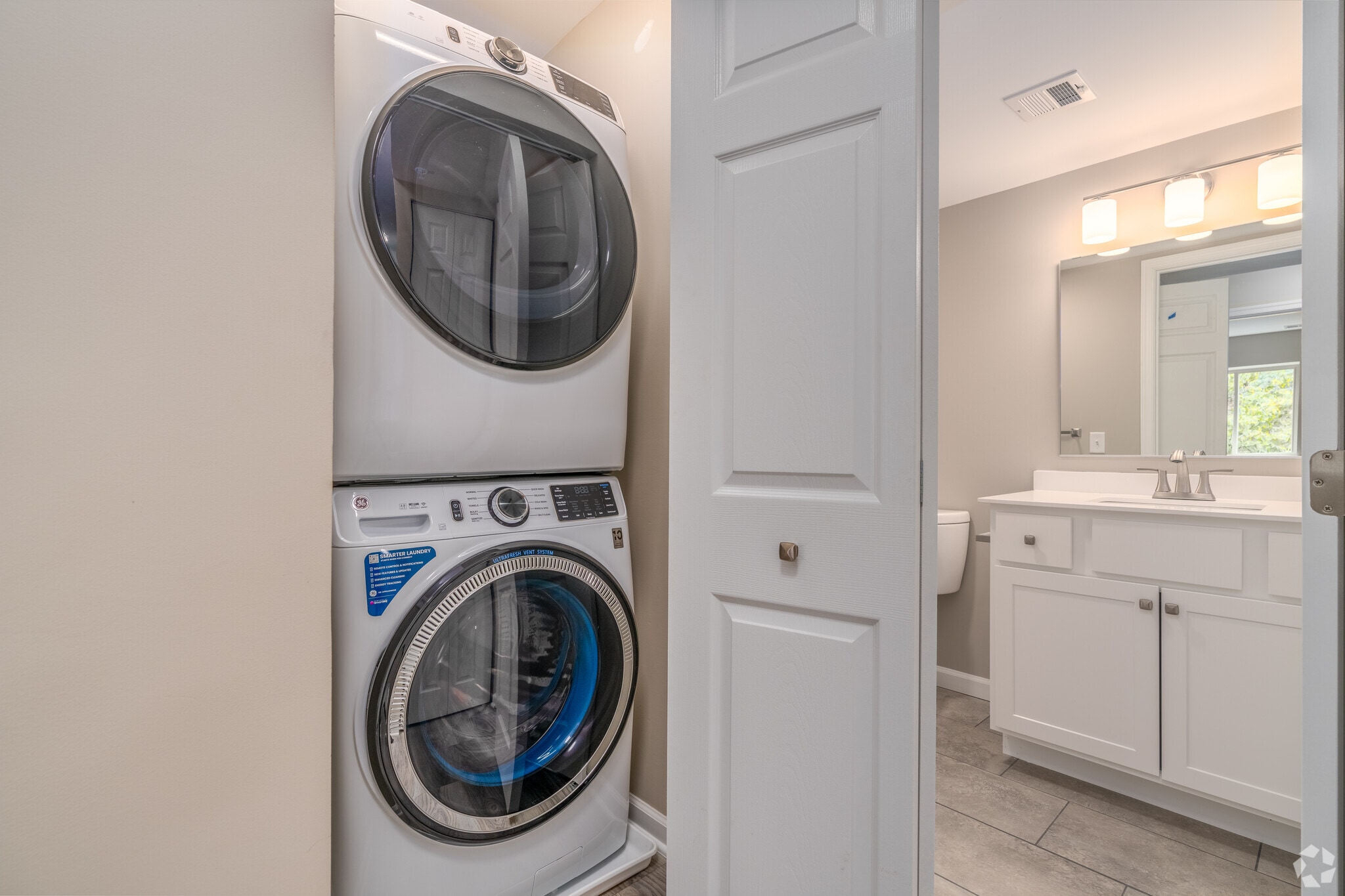 Colonial Crest Apartments photo 3