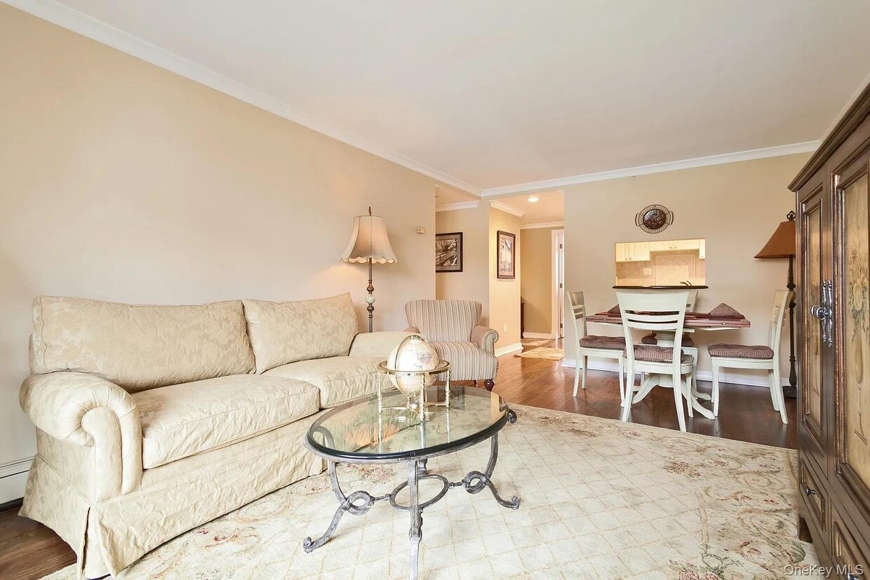 Foto principal - 6902 Narrows Ave