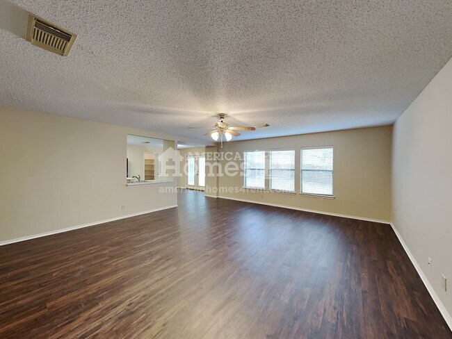 Foto del edificio - 2231 Creekside Bend