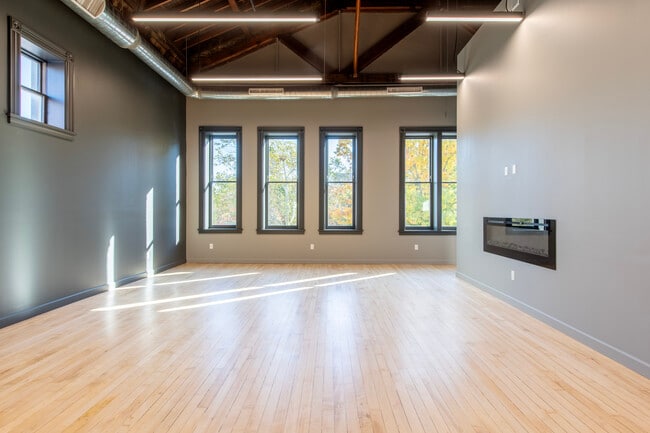 Living Area, windows face Quad - 336 S State St