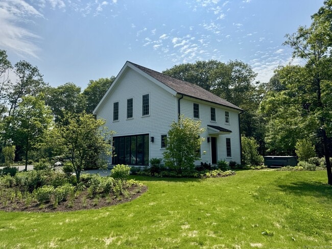 Building Photo - 24 Old Roxbury Rd