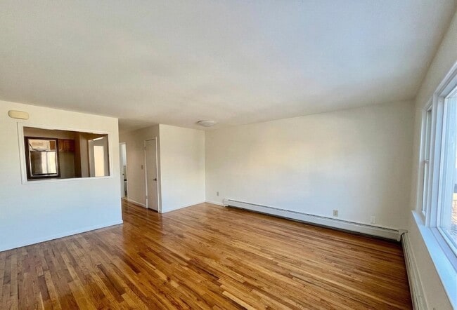Building Photo - 203 Zabriskie St