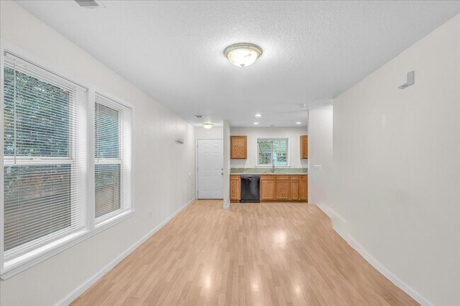 Foto del edificio - 55 NE Cook St