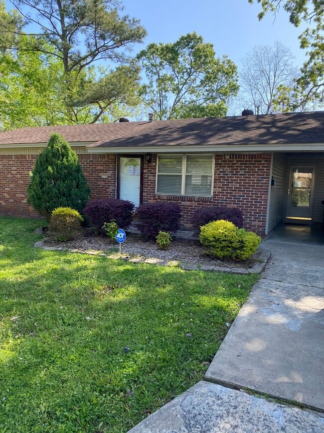 Building Photo - 703 Wright St