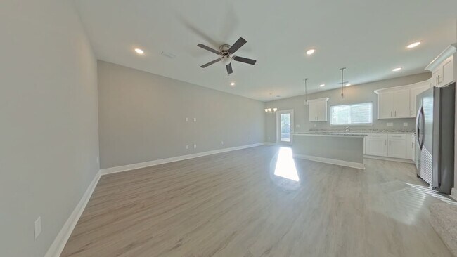 Building Photo - 806 Kenneth Dr