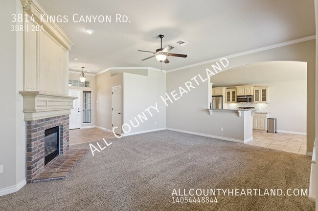 Building Photo - 3814 Kings Canyon Rd