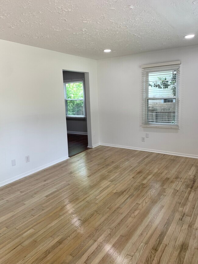 Foto del edificio - 2334 Johnson Ferry Rd NE