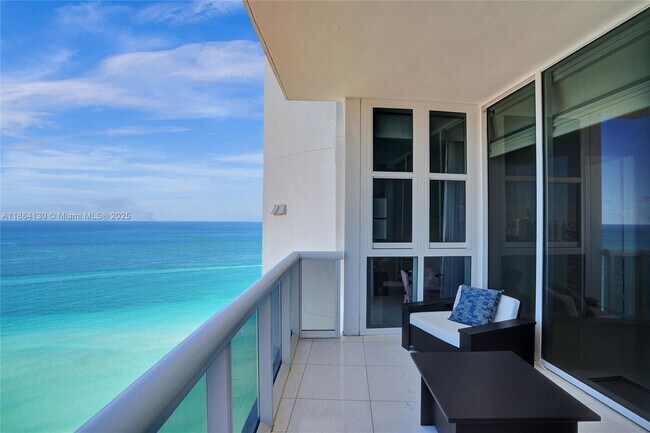 Foto del edificio - 18201 Collins Ave