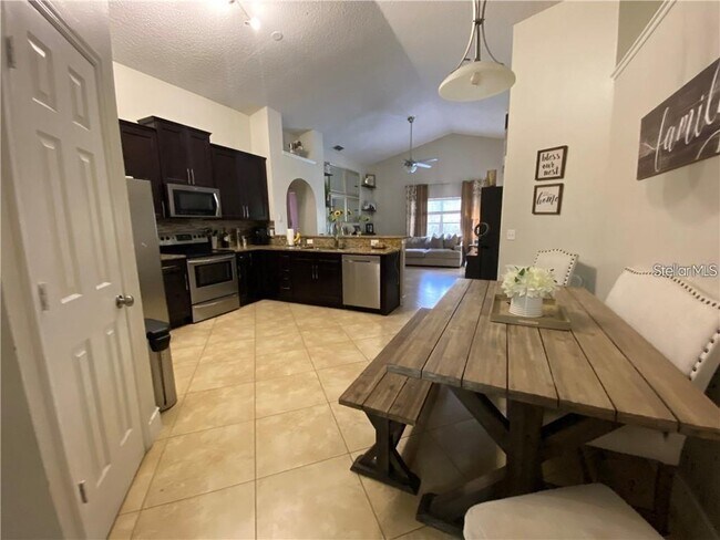 Foto del edificio - 2476 Shelby Cir