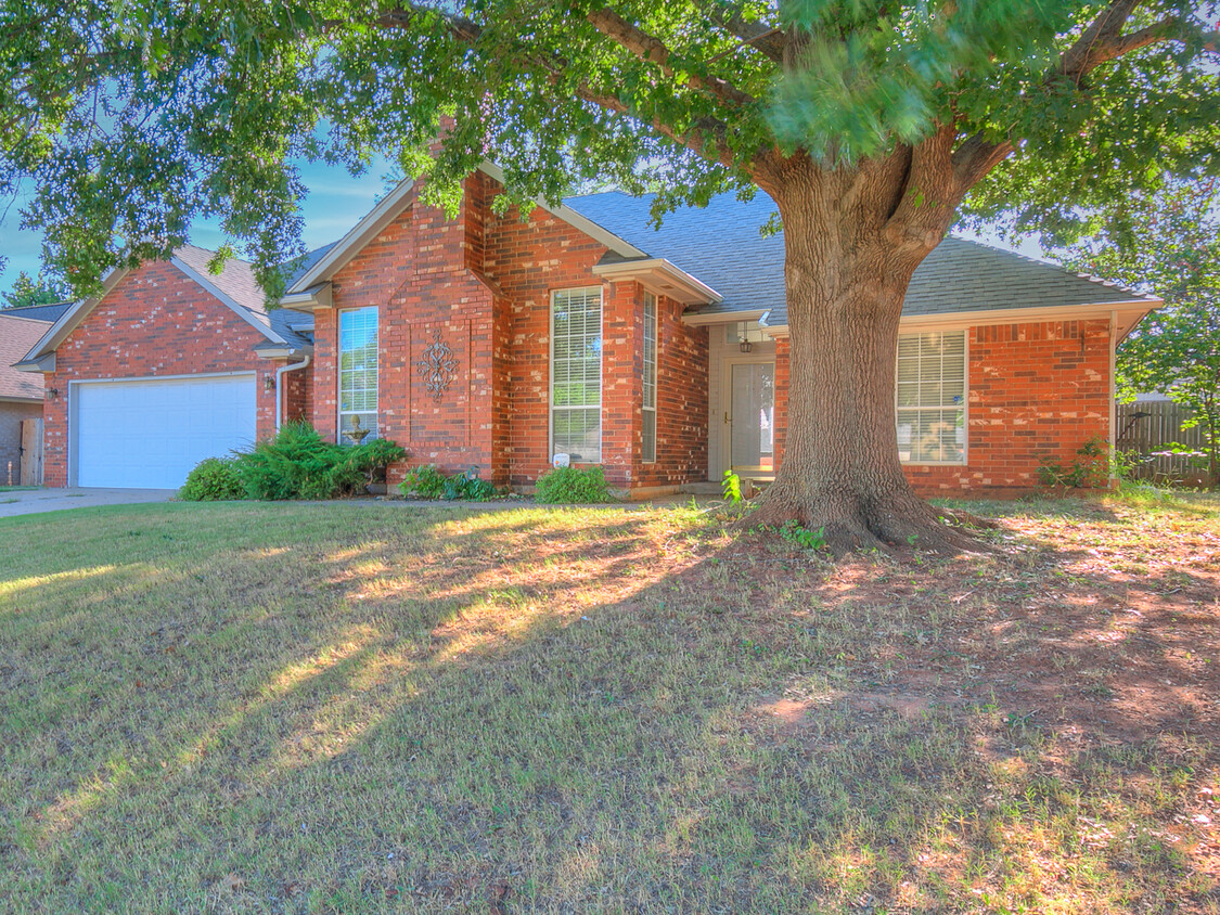 Primary Photo - 516 Providence Cir