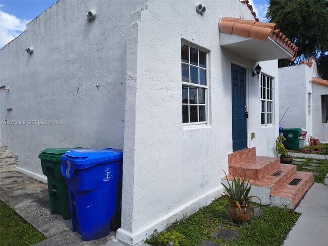 Foto del edificio - 230 NW 64th St