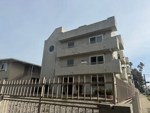 Building Photo - 400 N Hobart Blvd