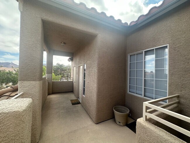Building Photo - 75 N Valle Verde Dr