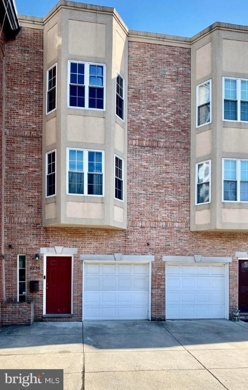 Building Photo - 2242 Christian St