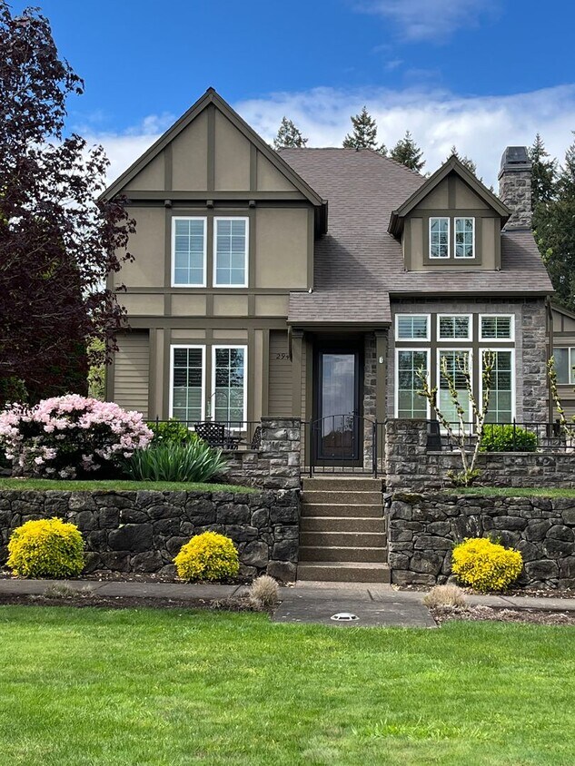 Building Photo - Charming 3 Bedroom Villebois Home with Loft, A/C, Designer Finishes and Community Pool!
