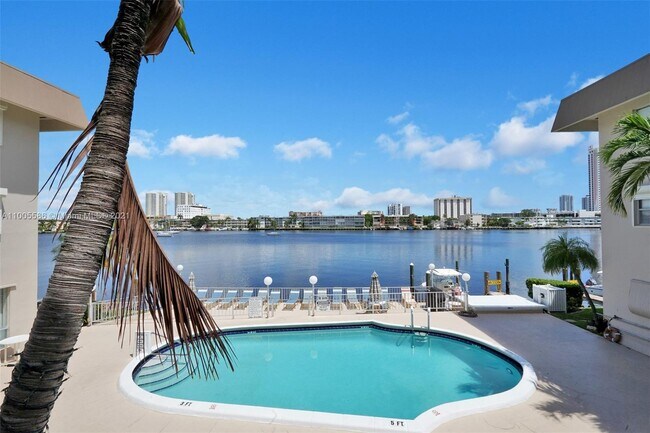 Foto del edificio - 300 Golden Isles Dr