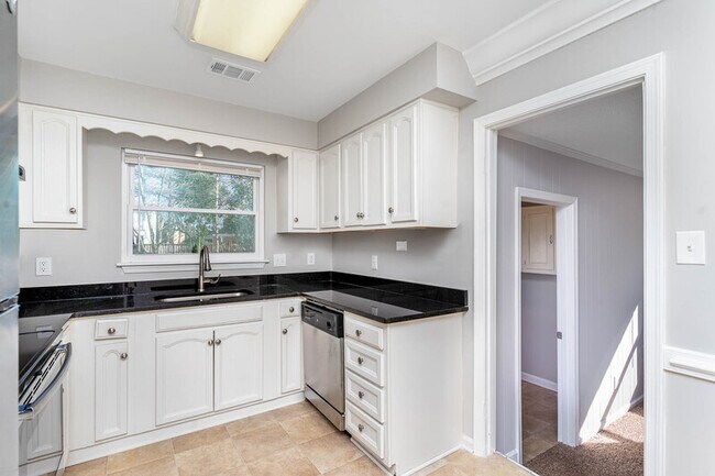 Building Photo - 1804 Wolfsnare Rd