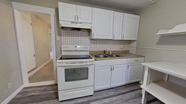 Foto del edificio - 2nd Floor Apartment - MOVE IN SPECIAL