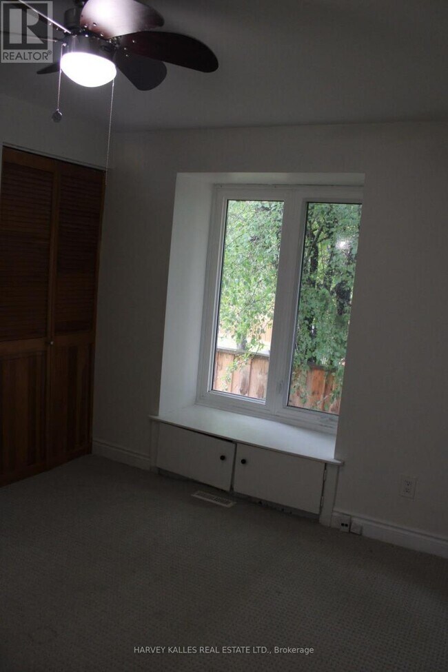 Photo du bâtiment - 102 Goldcrest Rd