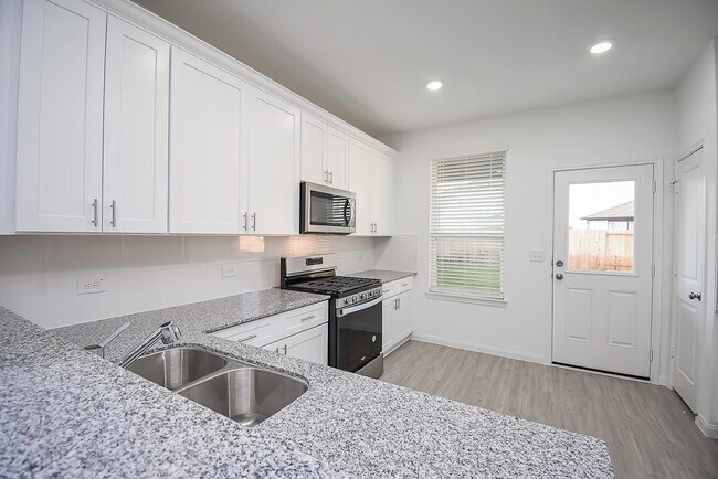 Foto del edificio - 23407 Honey Spade Rd