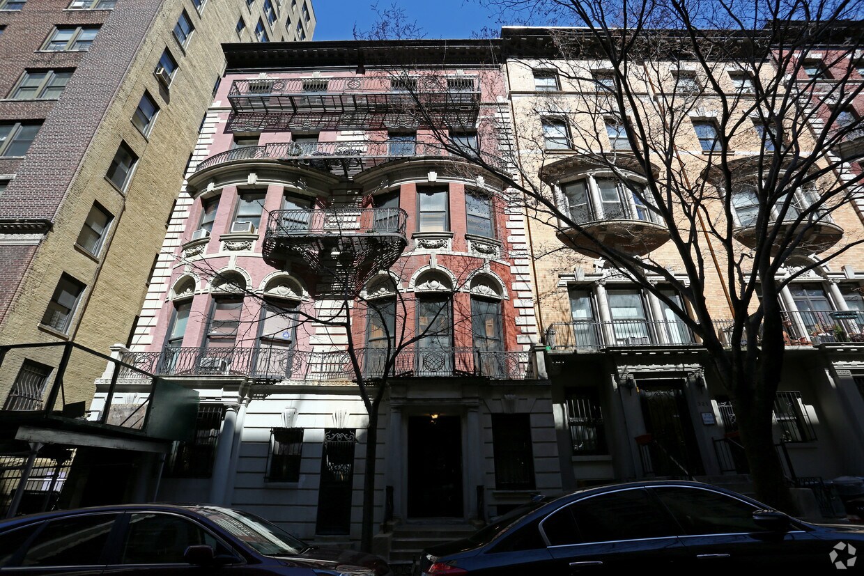 Building Photo - 323 W 100th St