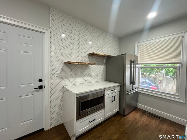 Foto del edificio - 82 Howard Ave