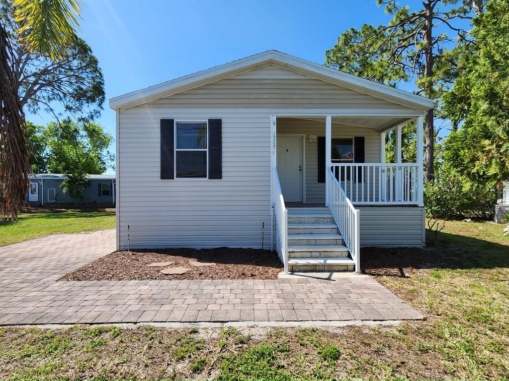 Foto principal - 19237 Cedar Crest Ct