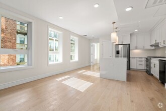 Building Photo - 301 Border St