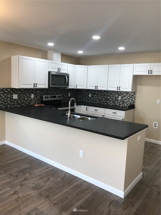 Primary Photo - 3-Bedroom Home with Garage and Fenced Yard...