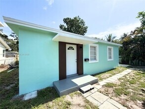 Building Photo - 809 SW 17th St