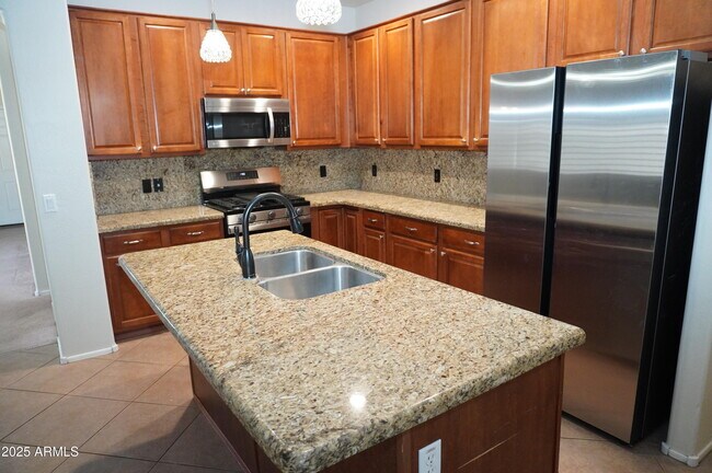 Foto del edificio - 4077 E Claxton Ave
