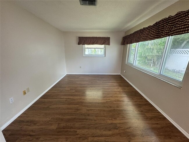 Building Photo - 517 Mt Vernon Dr