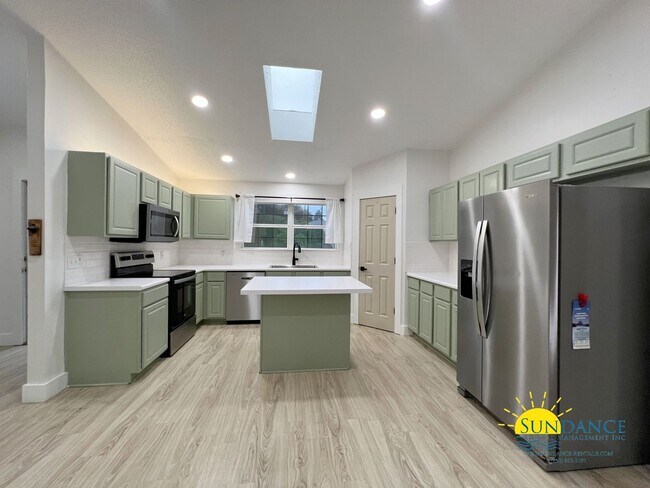 Foto del edificio - Charming 3-Bedroom + Office Home in Crestv...