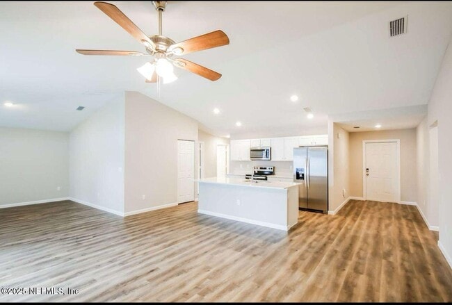 Building Photo - 1702 SW Airoso Blvd